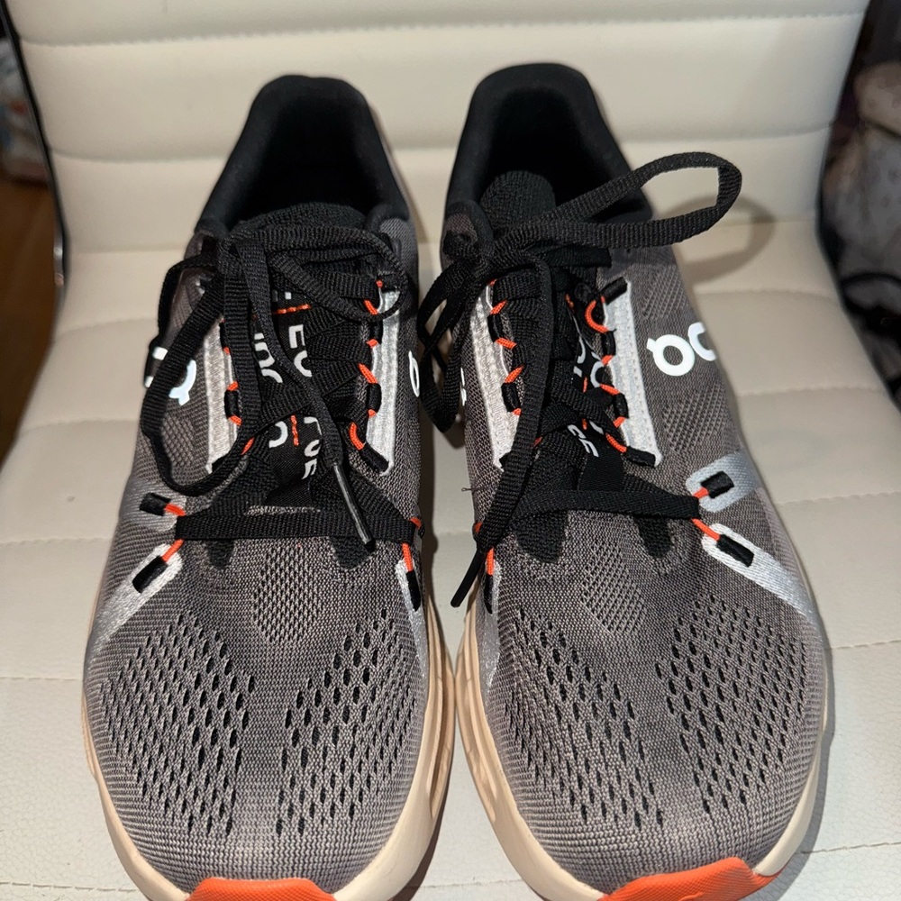 On Running women’s Gray and Black Shoes - Picture 2 of 3